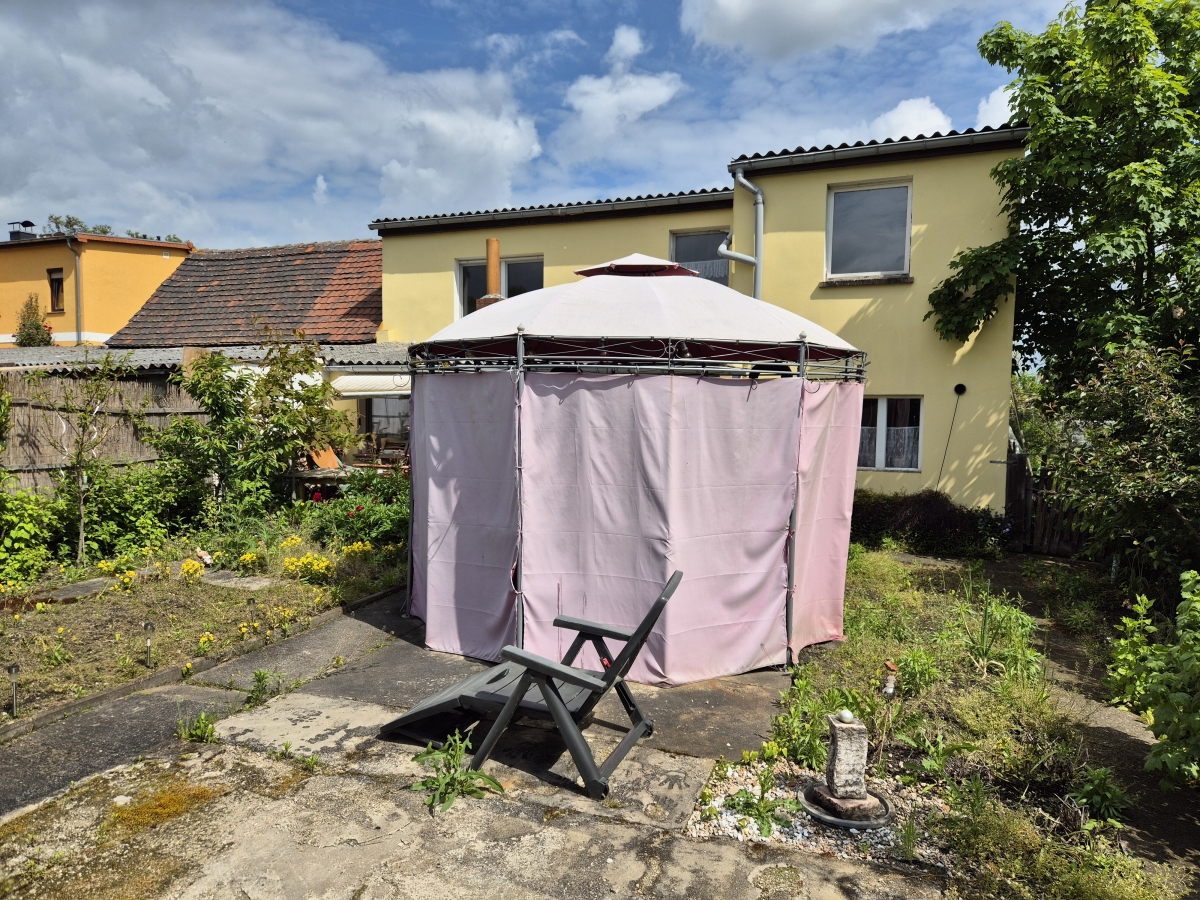 Hausansicht Garten