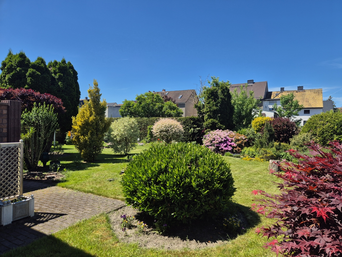 Garten_Hausansicht-Garten_ASKANIA Immobilien GmbH