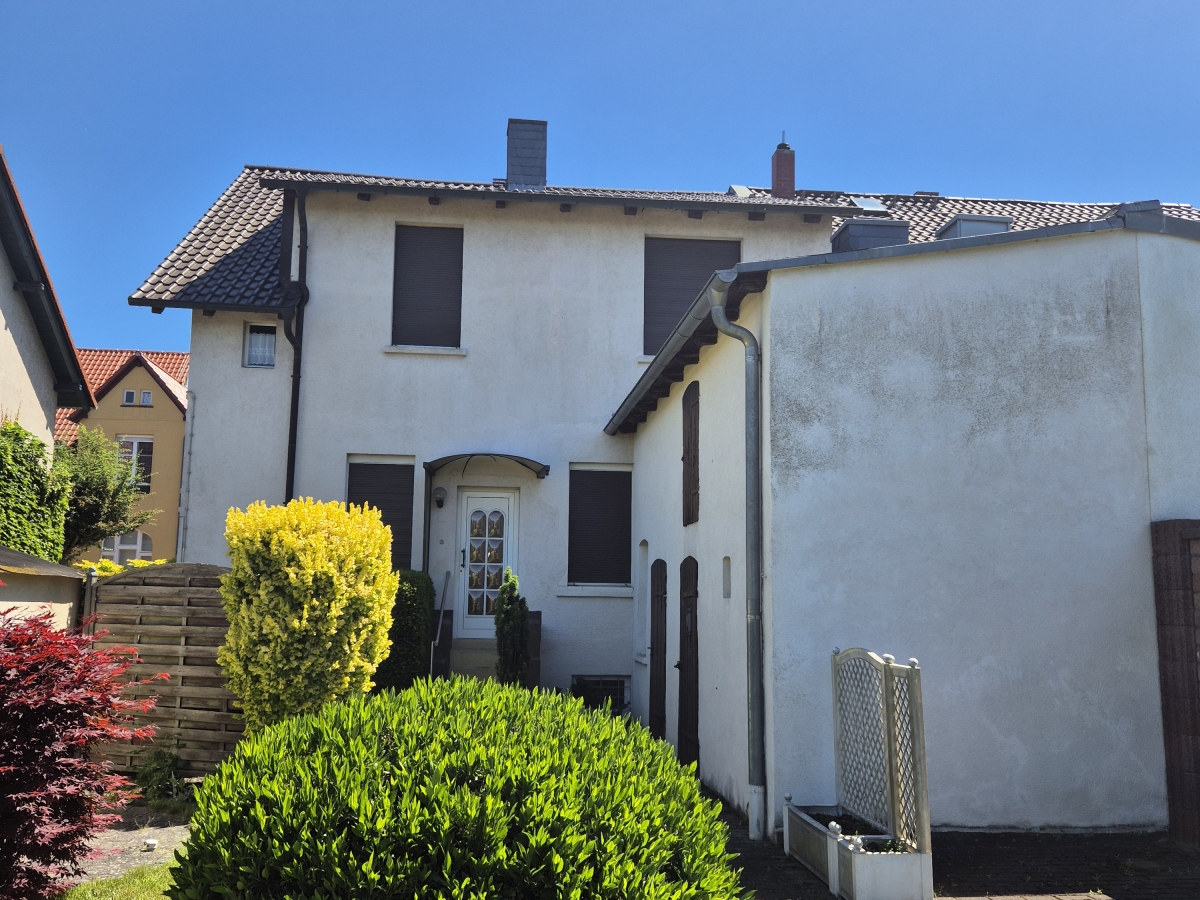 Hausansicht-Garten_ASKANIA Immobilien GmbH