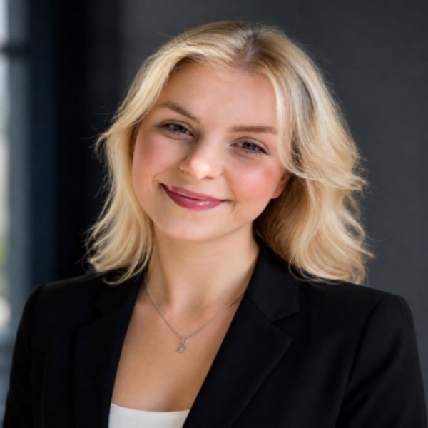Julia Schlegel