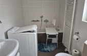Badezimmer mit Wanne EG